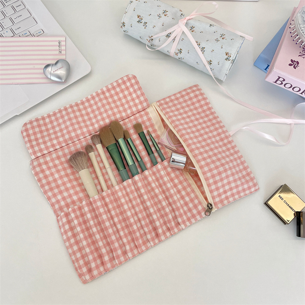 コテージコア風の花柄メイクブラシ収納ロールバッグ、コットンリ - Travel Accessories Organizer Bag のレビューと価格