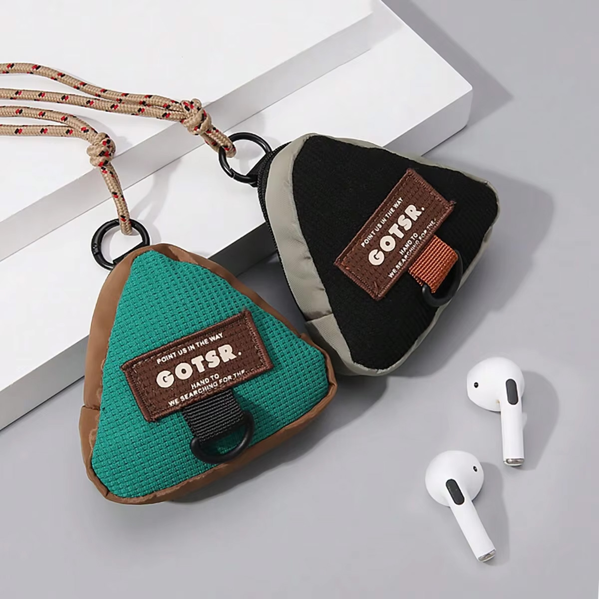 1個入りポータブルミニ三角形収納バッグ、吊り下げ用ロープ付き - Travel Accessories Jewelry のレビューと価格