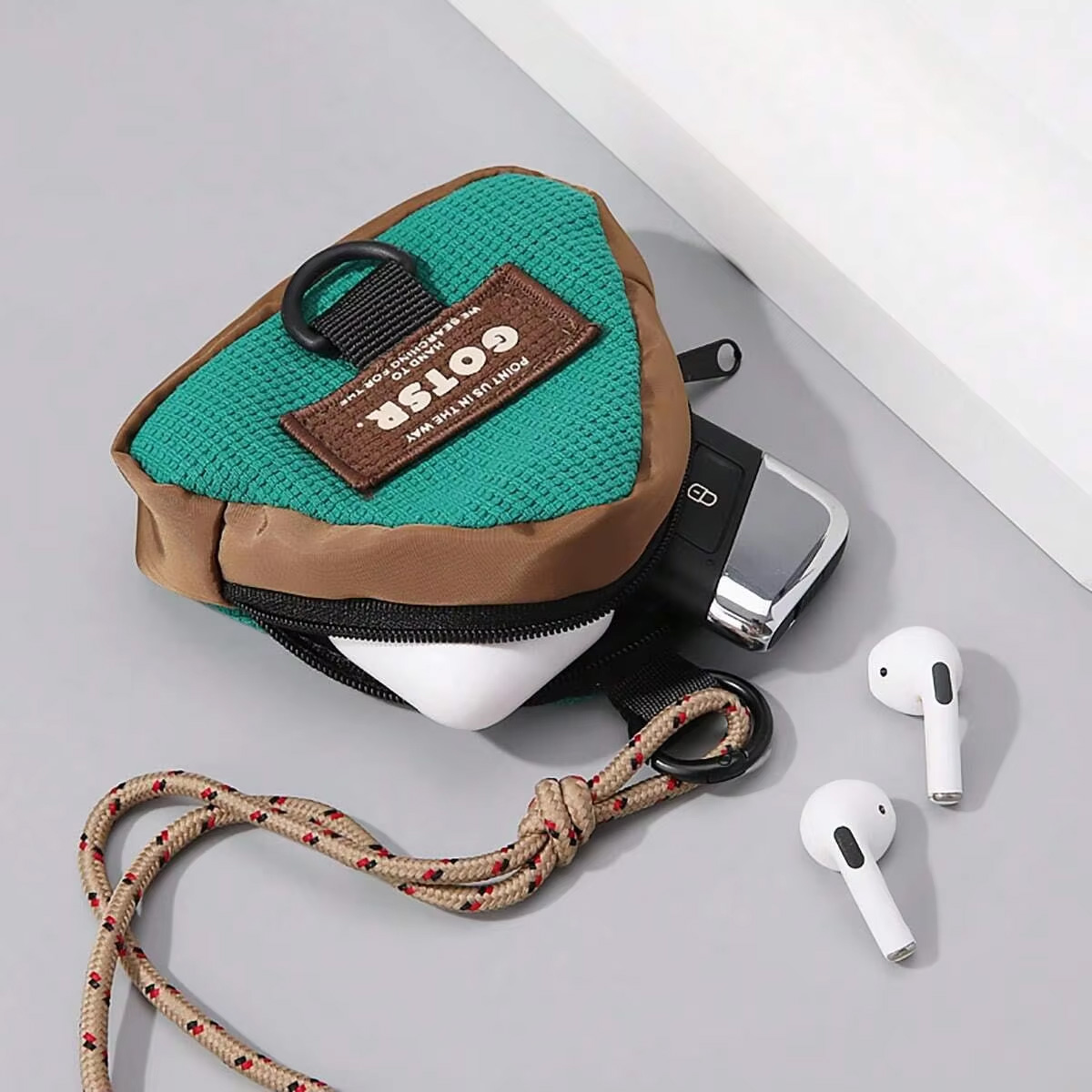 1個入りポータブルミニ三角形収納バッグ、吊り下げ用ロープ付き - Travel Accessories Jewelry のレビューと価格